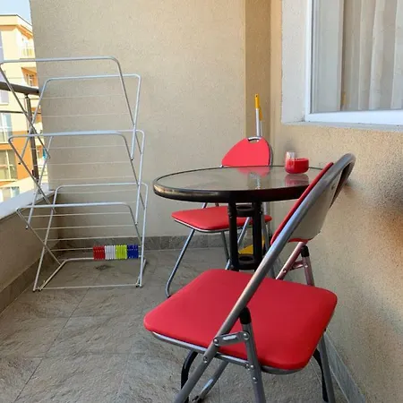 Sunny Days Apartment