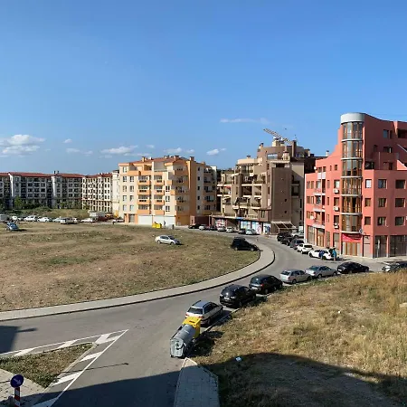 Sunny Days Apartment *
